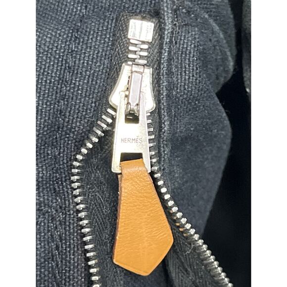 Hermès Fourre Tout PM Gray Canvas Tote Bag with Zip Pocket and Snap Closure - Picture 6 of 16